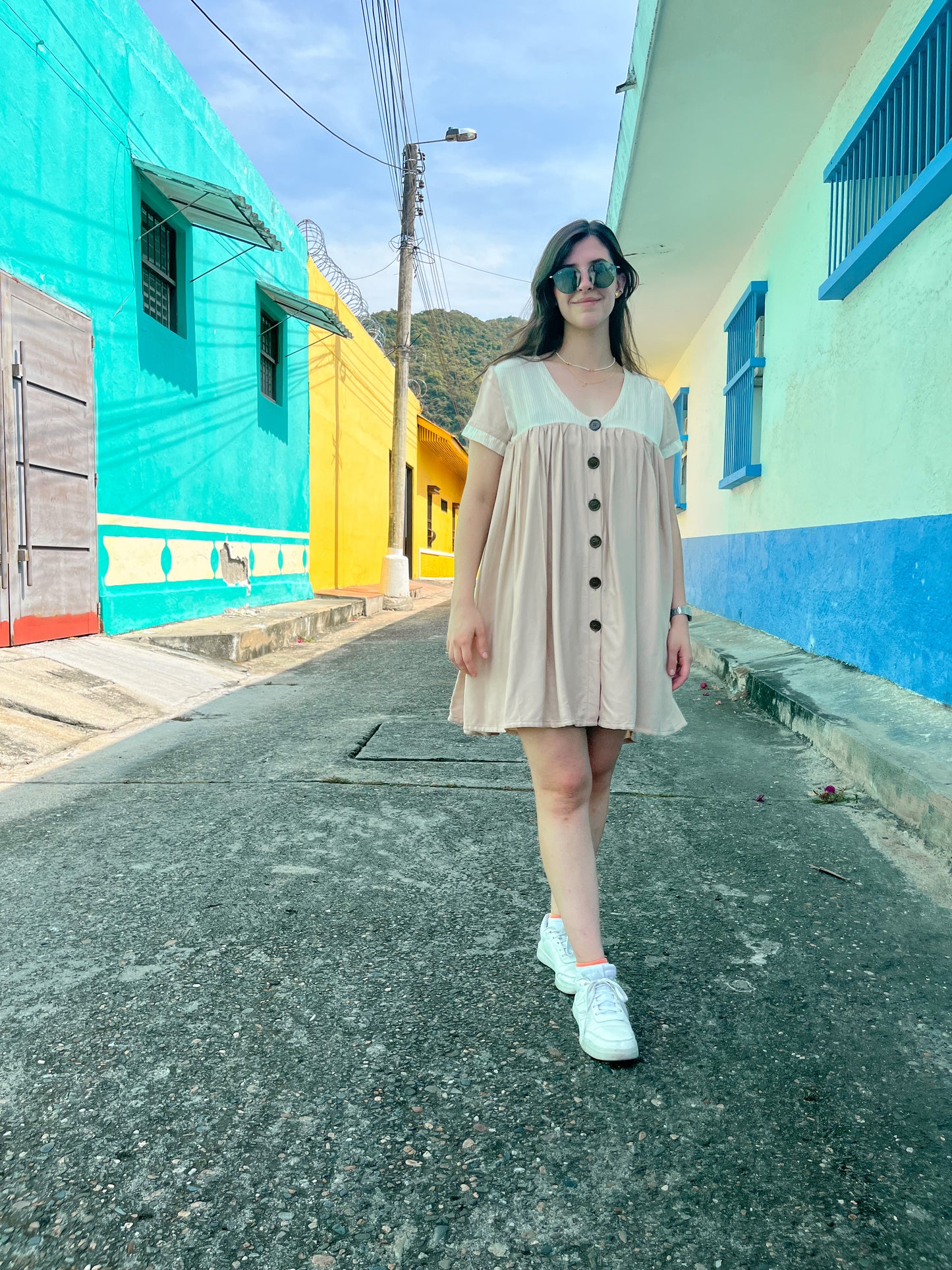 Vestido Nácar – Vestido corto oversize en retazos de chalis, único y hecho en Colombia| Moda ética y sostenible hecha en Colombia