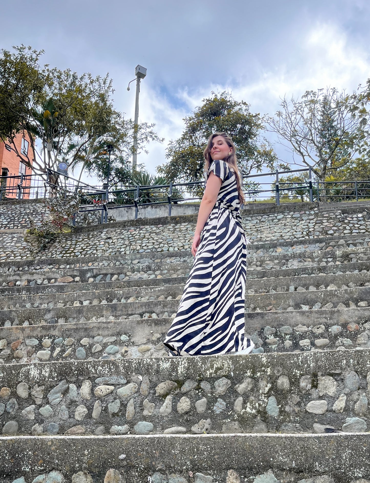 MAXI VESTIDO MULTIFUNCIONAL: LA PIEZA TRANSFORMADORA DE TU GUARDARROPA