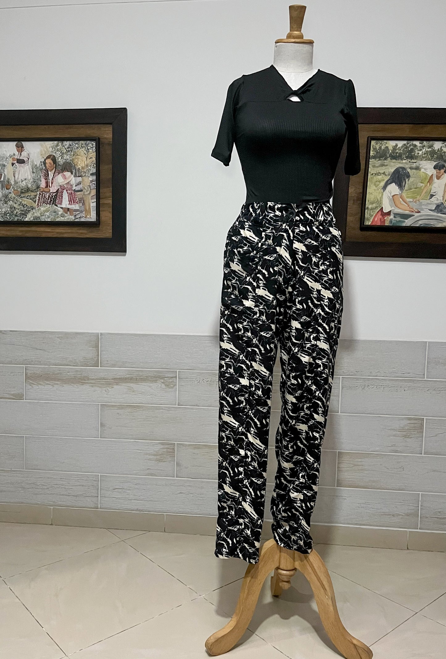 Pantalón Estampado POSH de Corte Clásico | Moda ética y sostenible hecha en Colombia