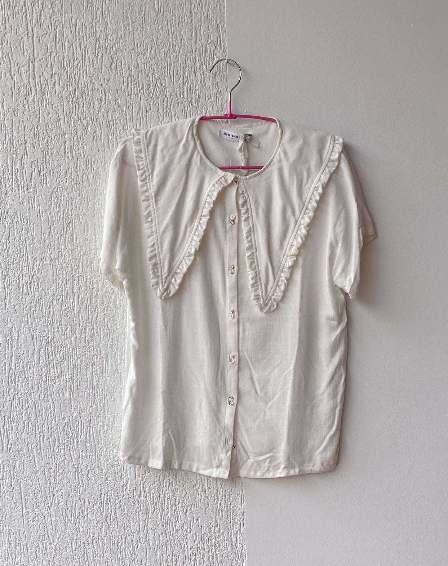 Camisa cuello triangular con bolero y botones. hecha por mujeres en Colombia. BLANCO Tela CHALIS