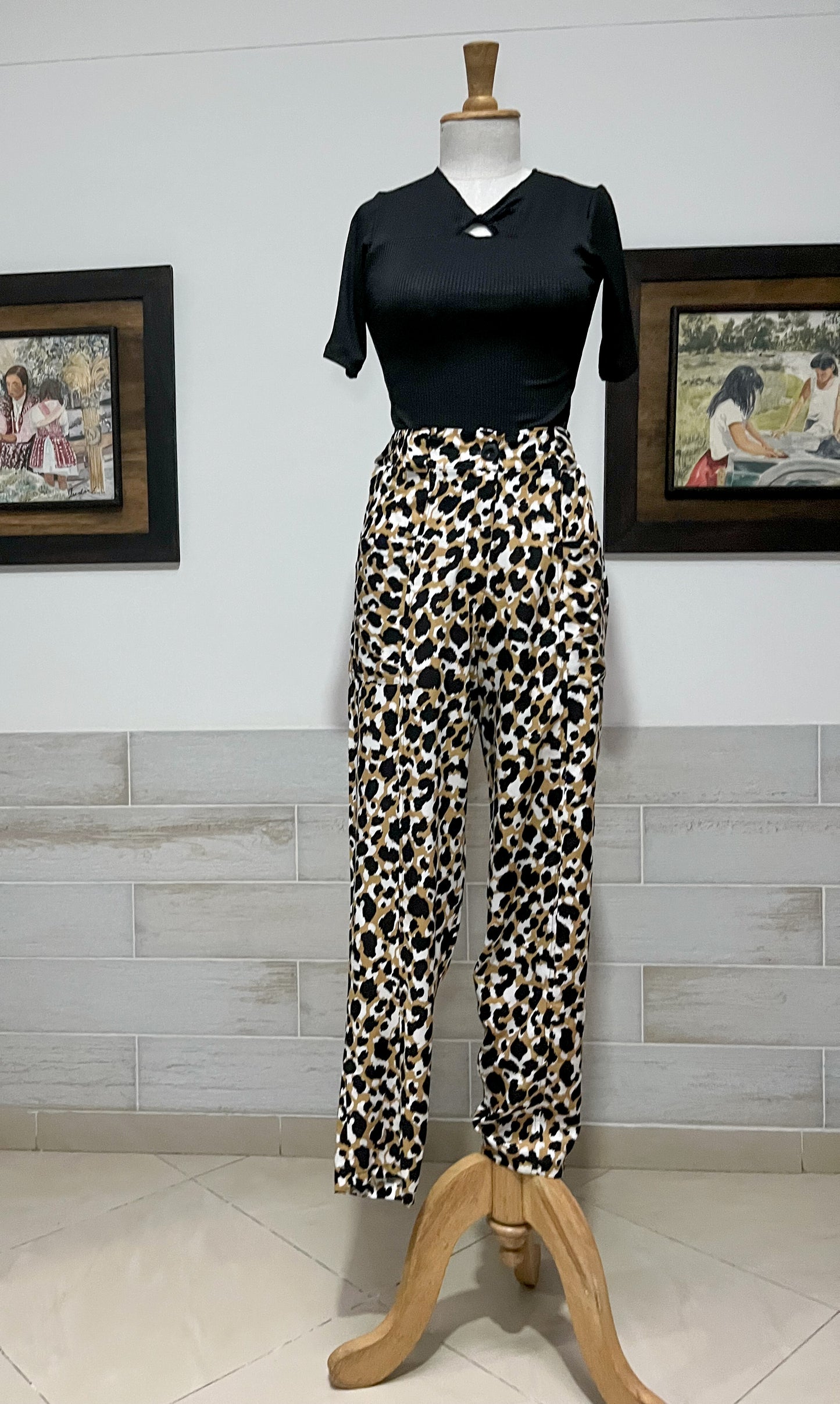 Pantalón Estampado POSH de Corte Clásico | Moda ética y sostenible hecha en Colombia