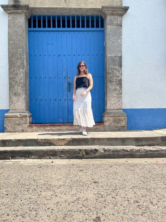 Falda Larga de Tiempos Blanca PAz Hecha con Retazos Reciclados| Moda ética y sostenible hecha en Colombia