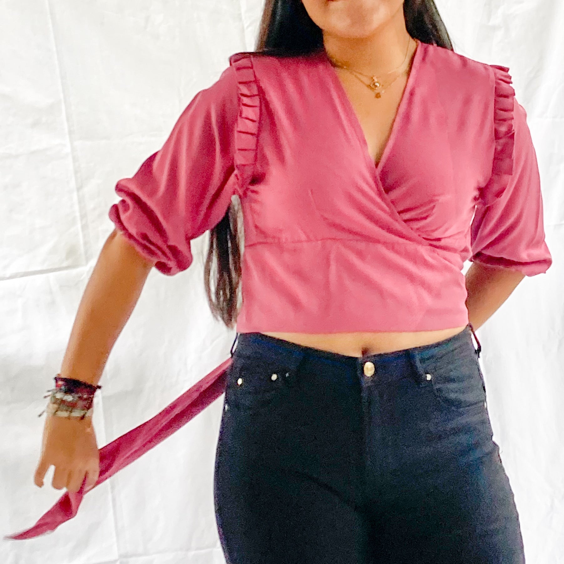 Blusa manga 3/4 con resorte en el puño, boleros en la siza y amarrado, 100% Colombiano. Color rosa.
