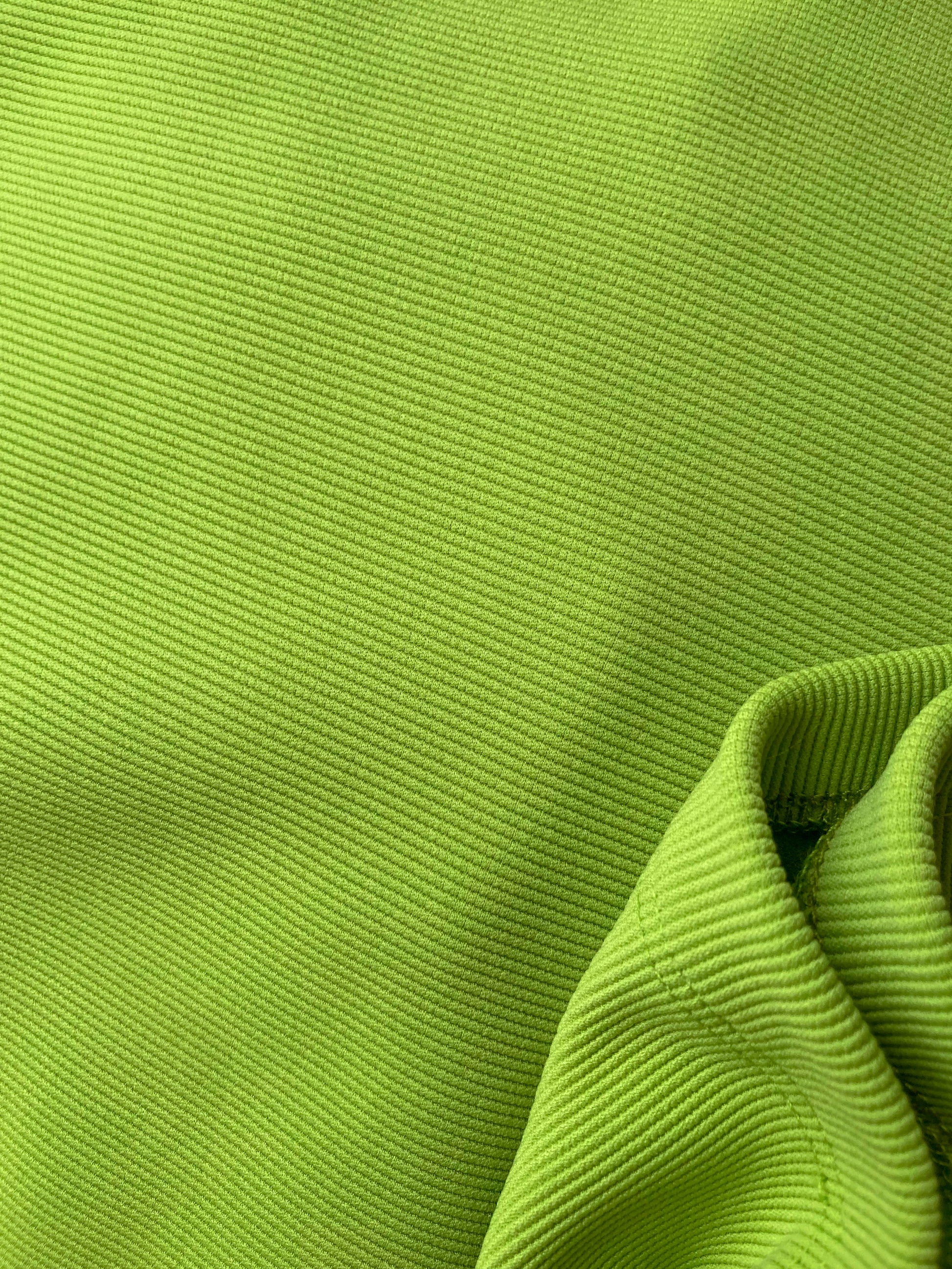 Vestido bodycon verde lima alina, vestido midi entallado al cuerpo con dos aperturas en el costado