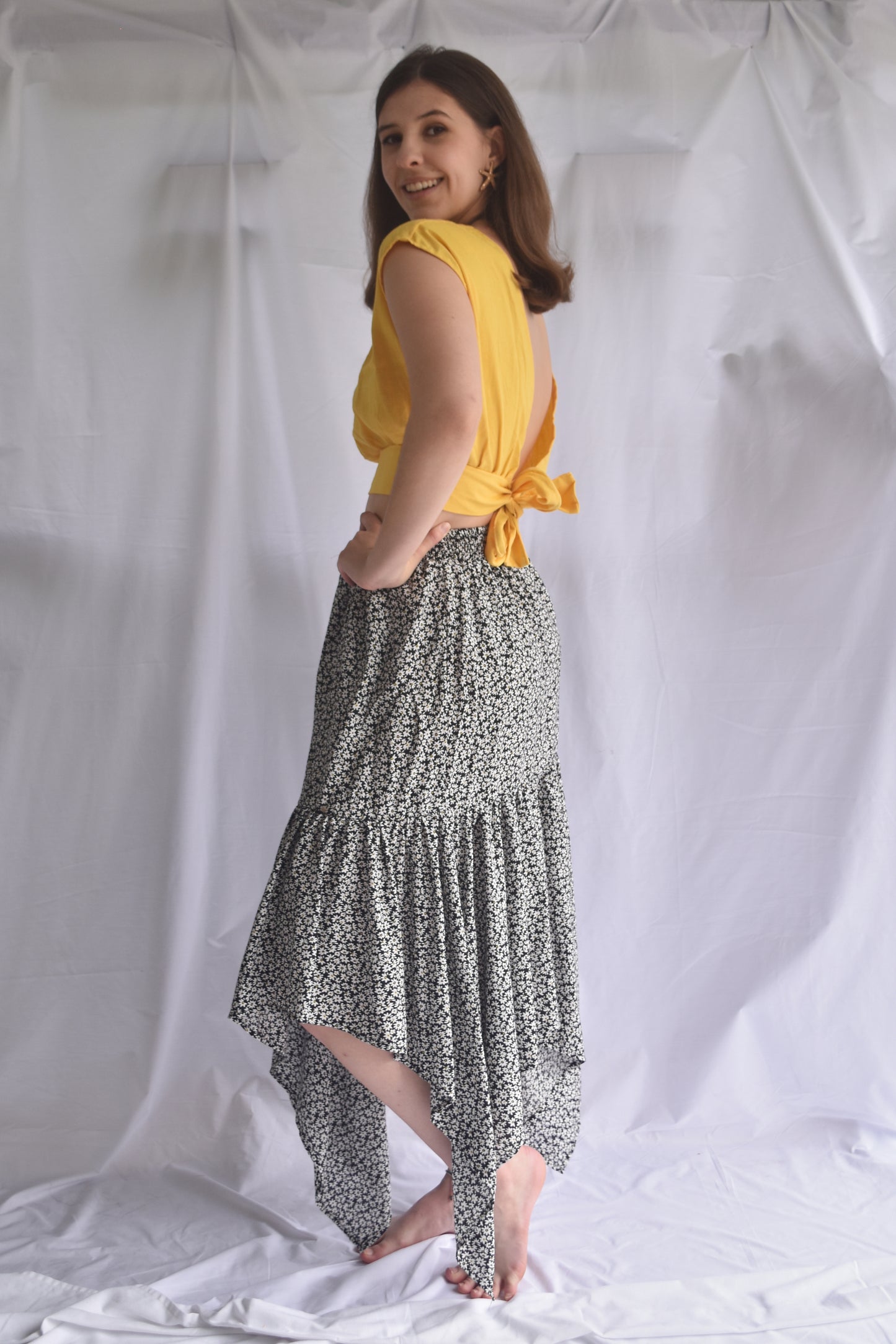  Falda midi estampada con mini print de flores, en chalis, con resorte en la cintura y bolero en punta hasta los tobillos