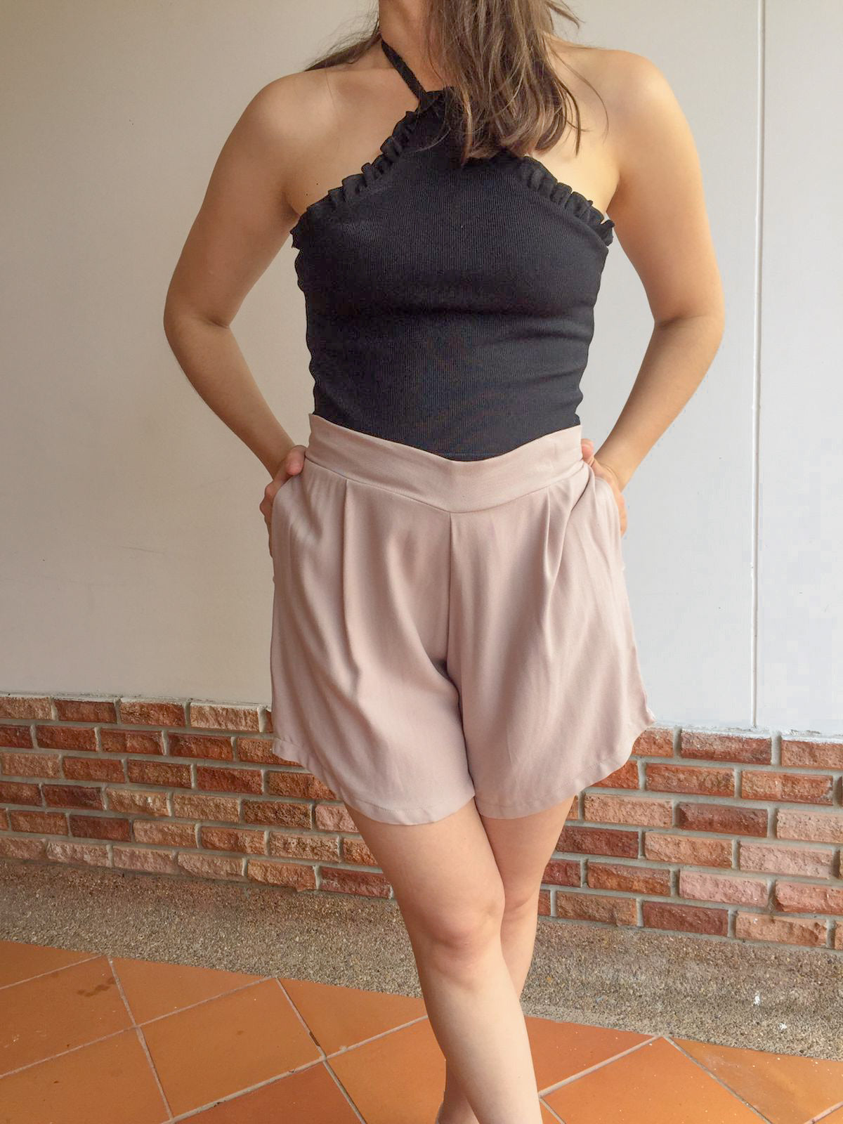 Short over size con prenses y resorte en la cintura